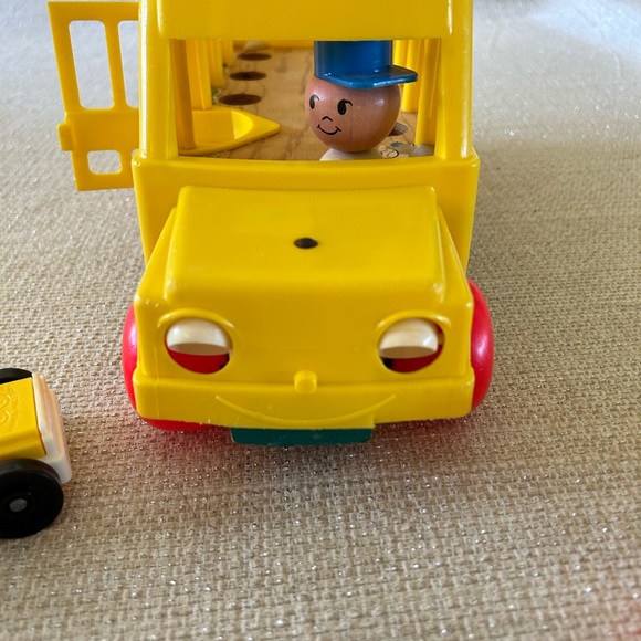 Vintage Fisher Price School bus and other pieces - Picture 9 of 10